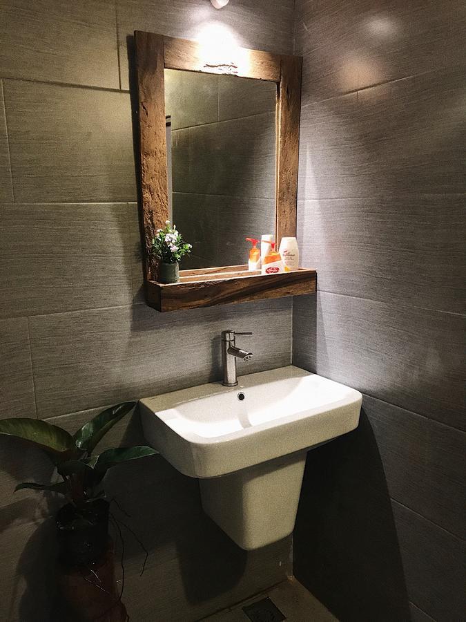 Rustic House Backpacker Hotell Hanoi Exteriör bild